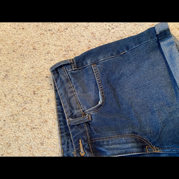 H&M Dark Wash Denim Shorts - Picture 3 of 6